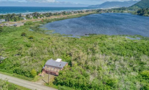 Lakefront Beachhouse